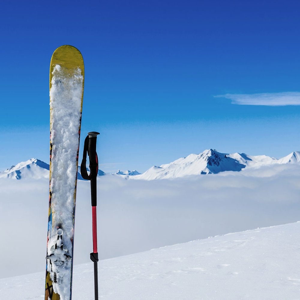 Ski in den Schweizer Alpen während der Pause